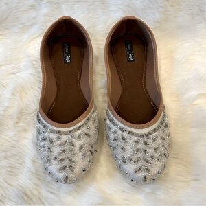 Women's Embellished Flats - White Indian/Pakistani Shoes(Mojri/Khusa)